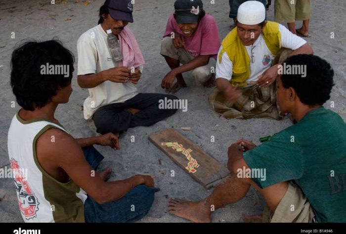 Domino dalam tradisi permainan rakyat Indonesia